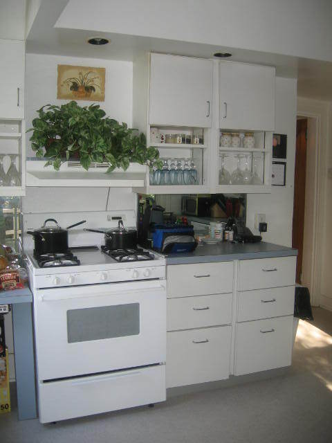 Fully equipped kitchen - 364 Lehigh Ave