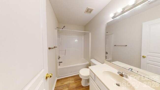 Building Photo - 5545 Seths Dr