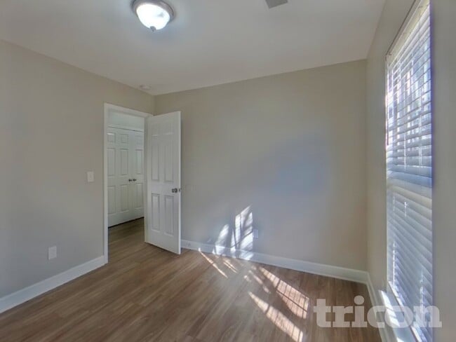 Building Photo - 124 Bathurst Ln