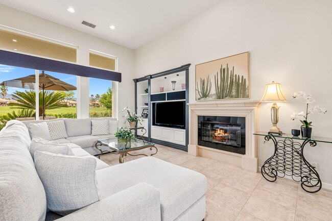Building Photo - 727 Arrowhead Dr