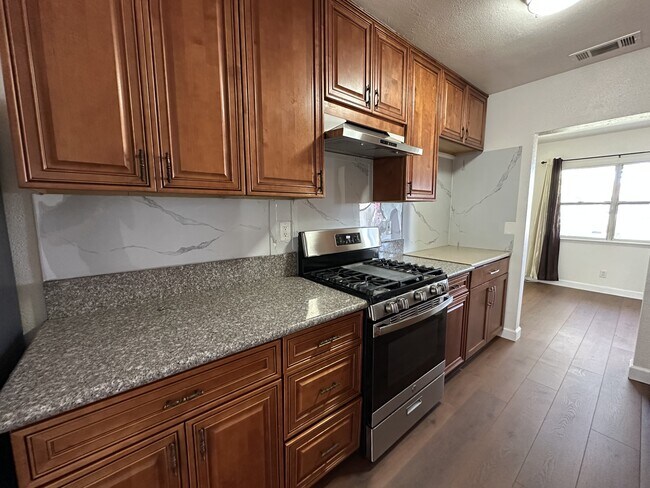 Building Photo - 12776 Ross Ave