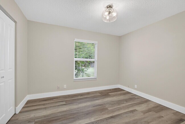 Building Photo - 316 La Mancha Ave