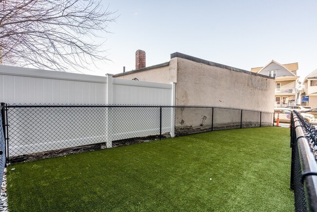 Building Photo - 600 Broadway