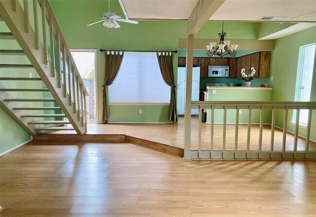 Building Photo - 12975 Wirevine Ln