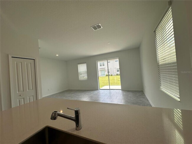 Building Photo - 3170 Laurent Lp