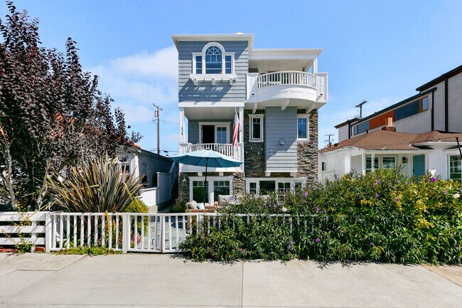 Building Photo - 328 9th St