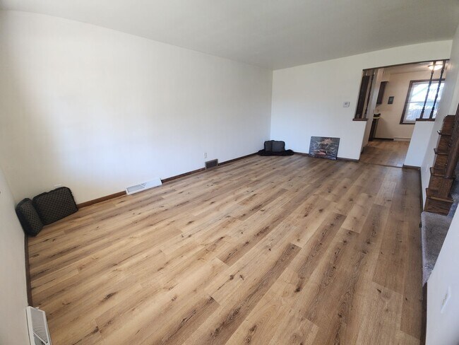 Building Photo - 706-708 N. Hawthorne Dr.