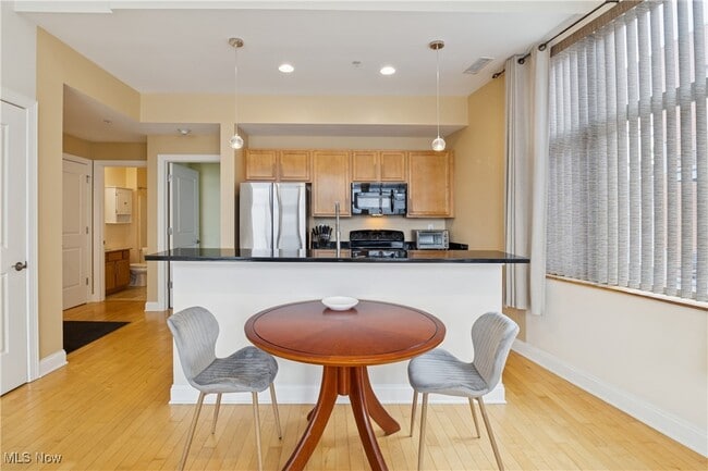 Building Photo - 55 E College St