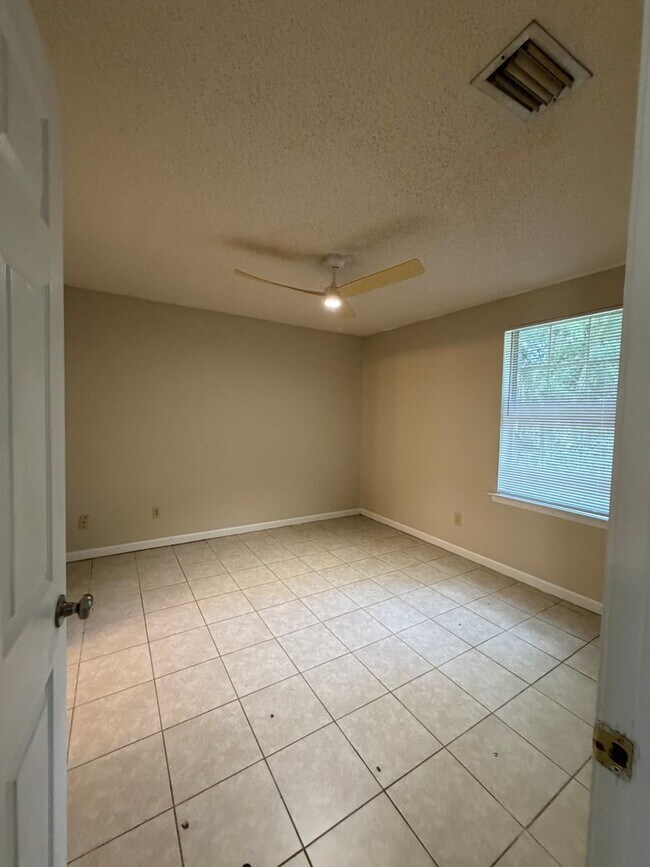 Building Photo - 412/414 Admirals Walk Dr