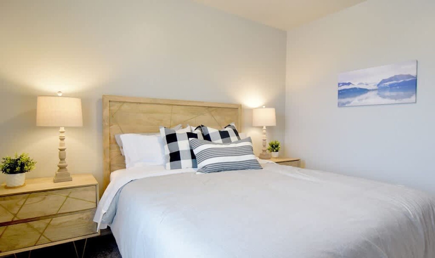 Building Photo - 10569 Cool Springs St