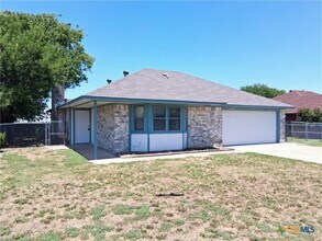 Building Photo - 3909 Shellrock Dr