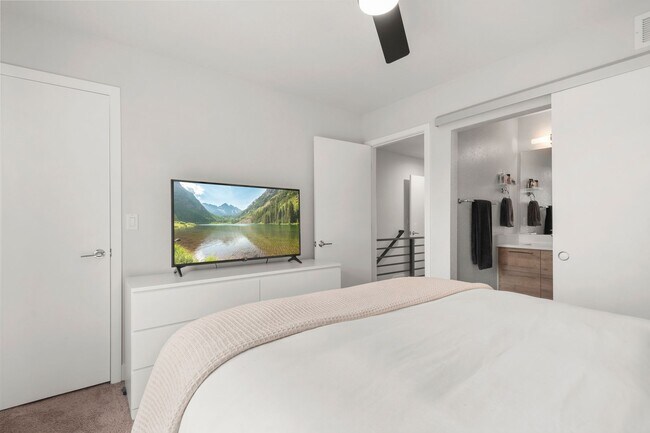 Building Photo - Modern Townhome Living in Lakewood – $2,65...