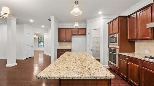 Building Photo - 2040 Bloomfield Ct