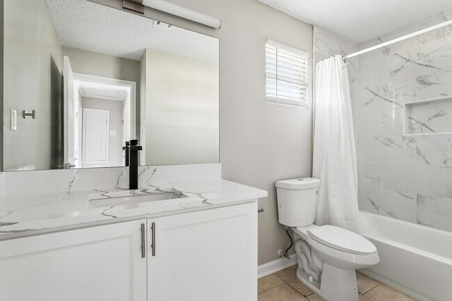 Building Photo - (OTR)2610-2612Dawso