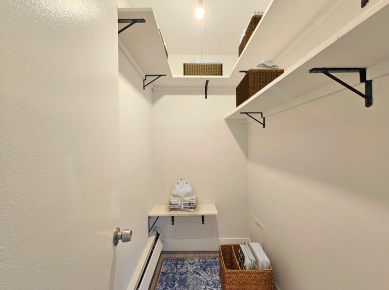 Building Photo - 1350 N Dearborn St