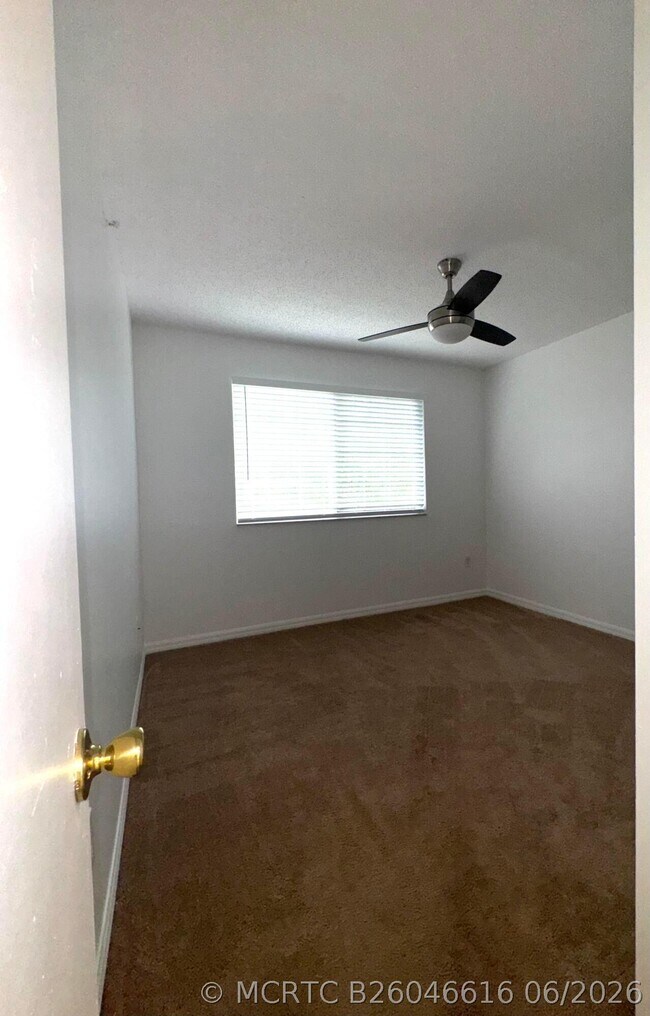 Building Photo - 1300 Crestwood Ct S