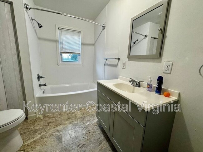 Building Photo - 14089 Alvin's Dr