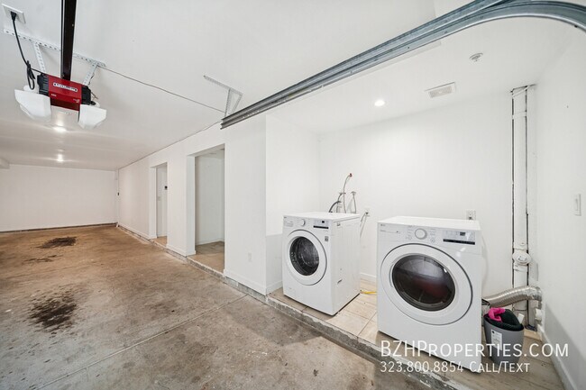 Building Photo - 837 1/2 N Harvard Blvd-837 1/2