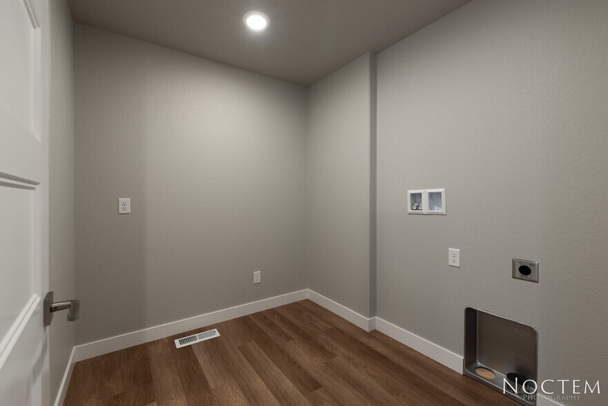 Building Photo - 5703 Iron Dr