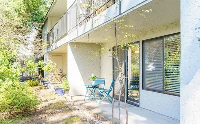 Building Photo - Beautiful 2 bedroom Condo in Kirkland!!