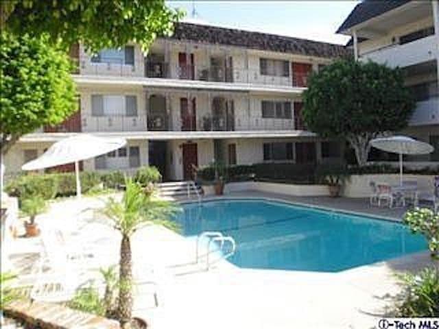 Pool - 5315 Yarmouth Ave