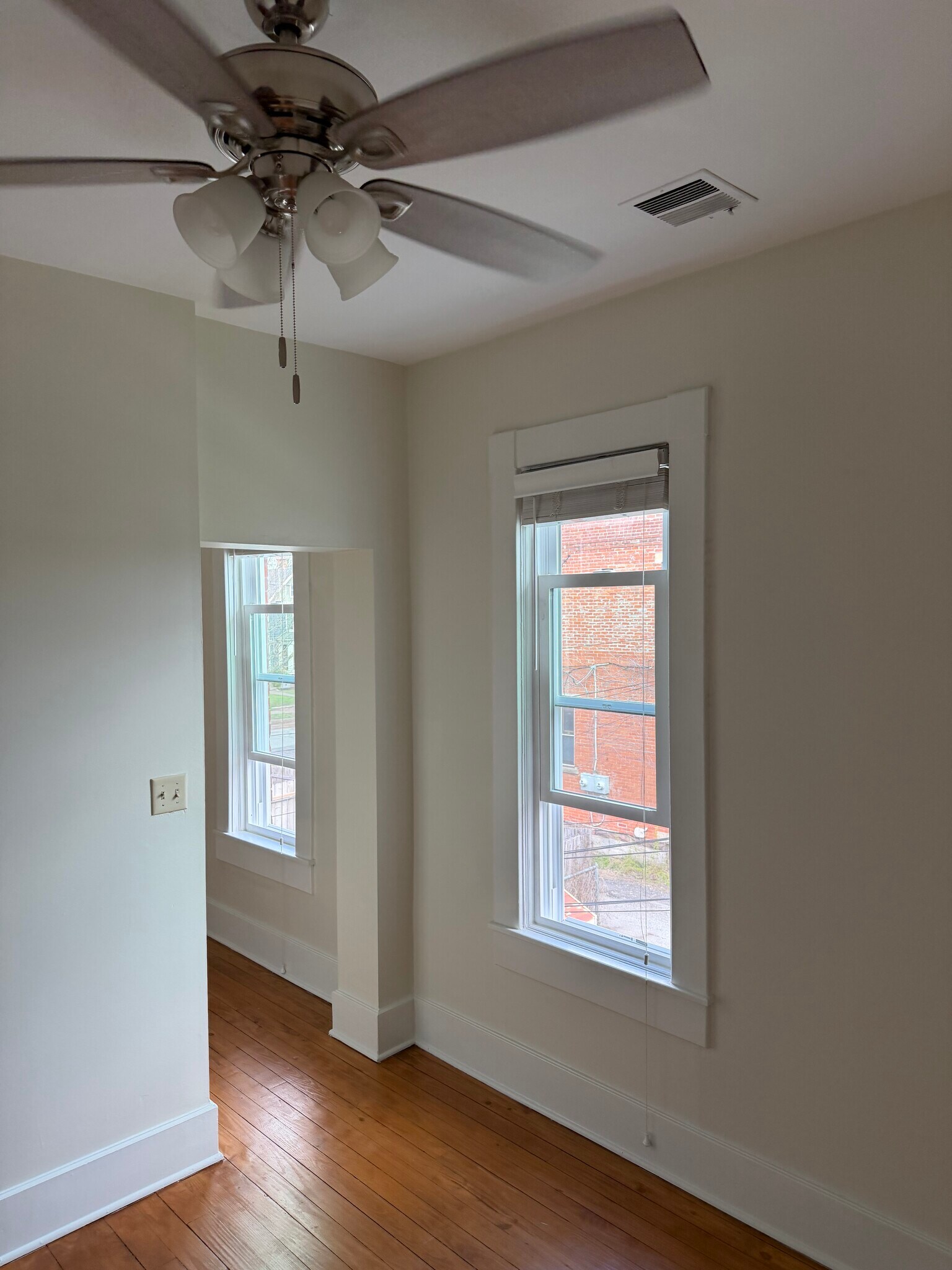 Building Photo - 404 W 1st Ave