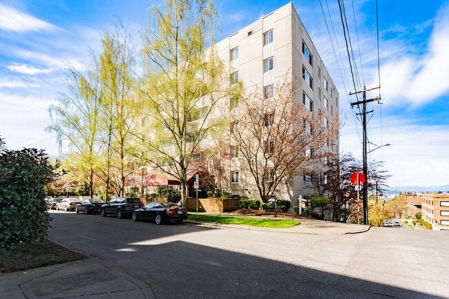 Building Photo - Park Manor Apartments