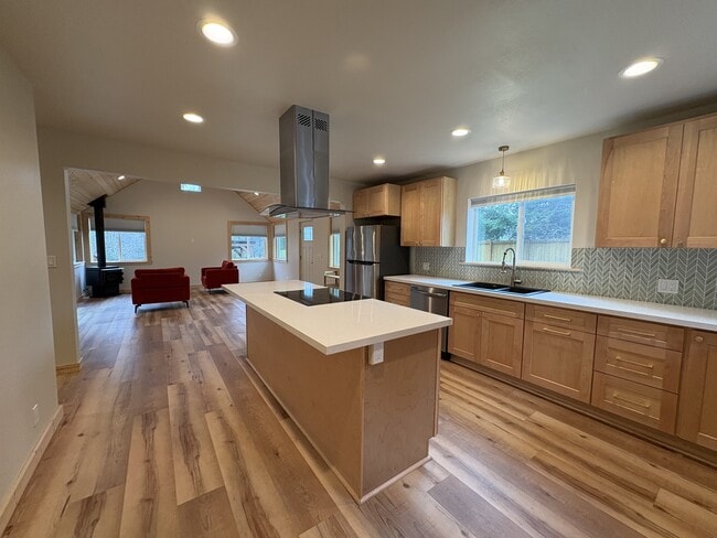 Building Photo - 1070 E McReavy Rd