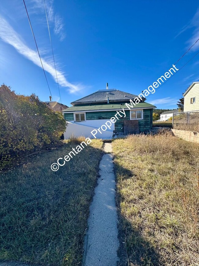 Building Photo - 2 bedroom 1 Bath House