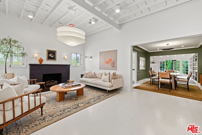 Building Photo - 348 N Citrus Ave