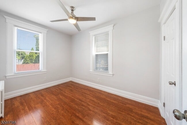Building Photo - 129 W 15th St