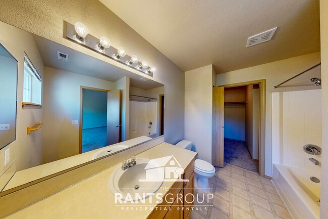 Building Photo - Spacious 3-Bed, 2.5-Bath home in the Olymp...