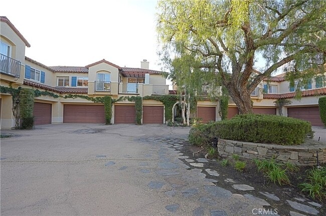Building Photo - 16 Savona Ct