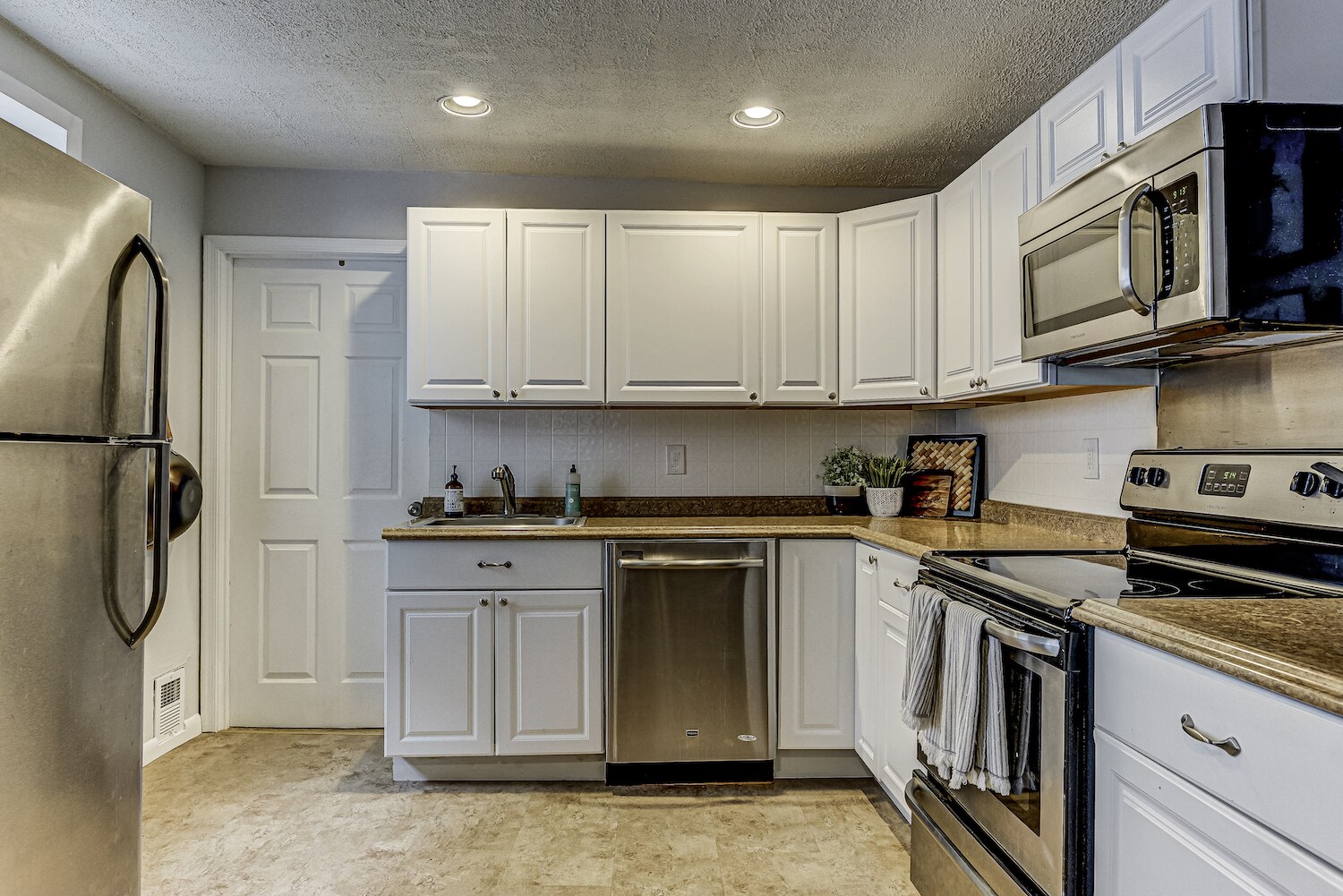 Building Photo - 1736 Light St