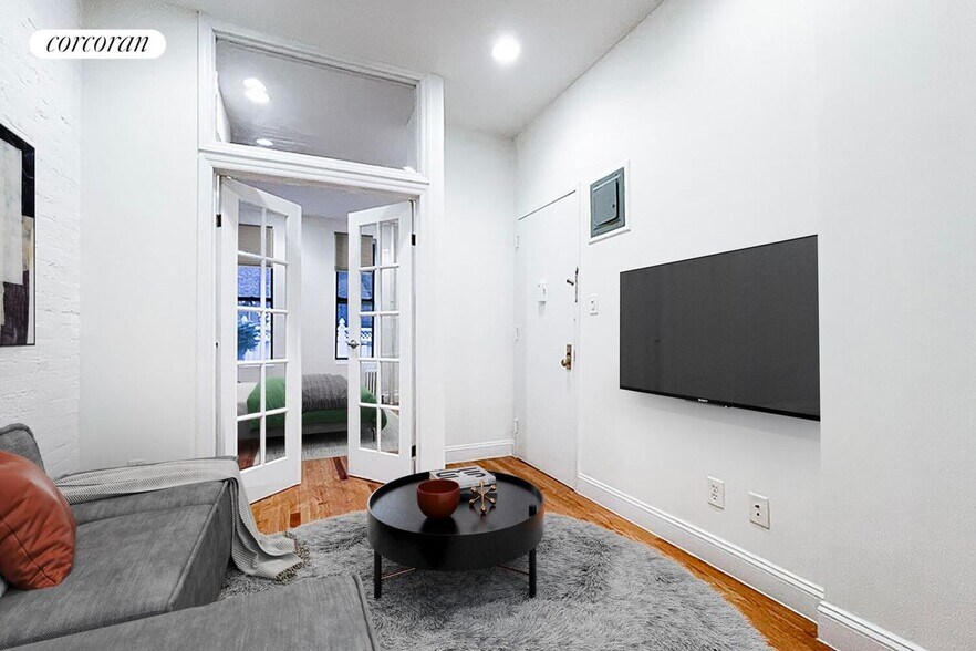 Building Photo - 421 E 81st St