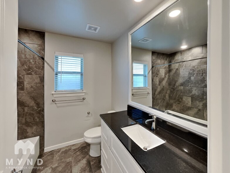 Building Photo - 5401 Riverrun Ct