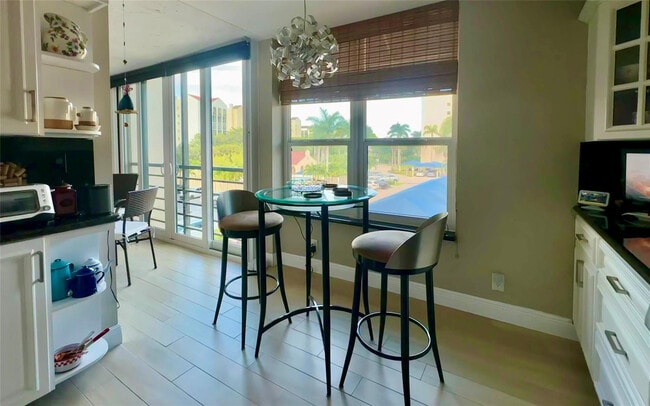 Building Photo - 7582 Regency Lake Dr