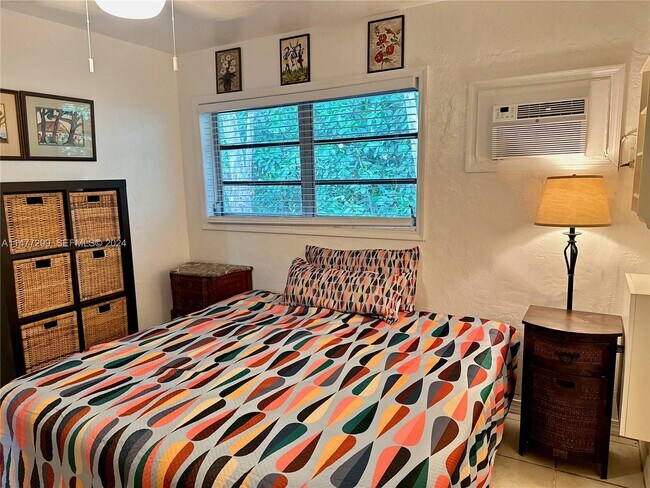 Building Photo - 325 Fernwood Rd