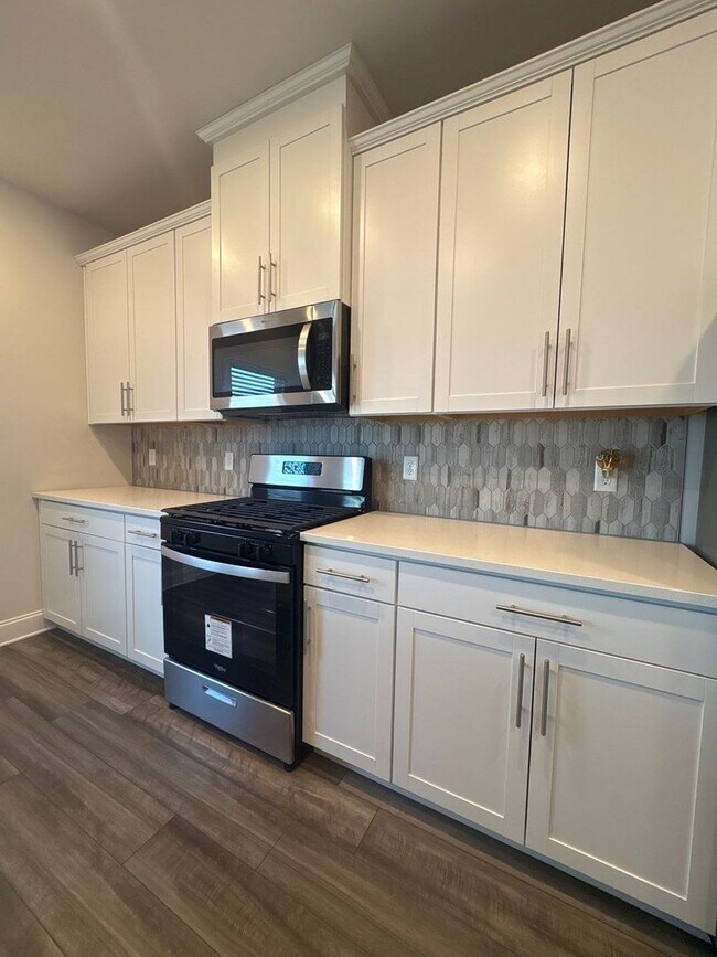 Building Photo - 3 Bedroom, 2.5 Bath and 2 Car Garage in Lebanon! $500 OFF FIRST MONTH’S RENT!