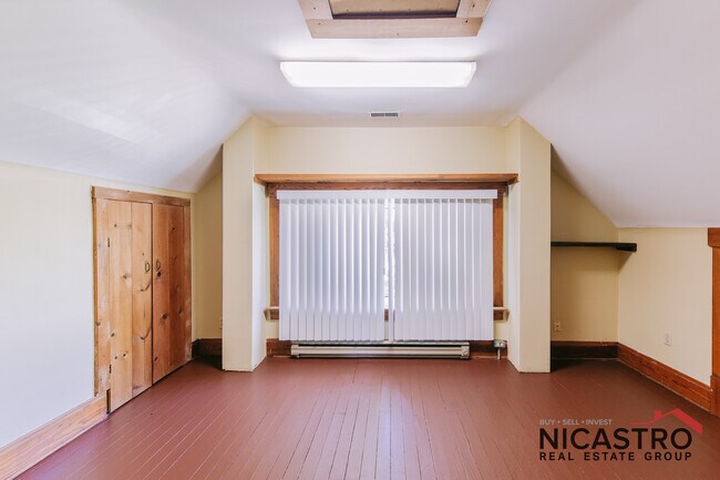 Building Photo - 182 E Lane Ave