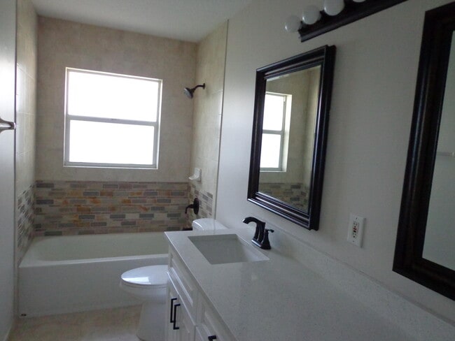 Building Photo - 1169 Mulberry Pl