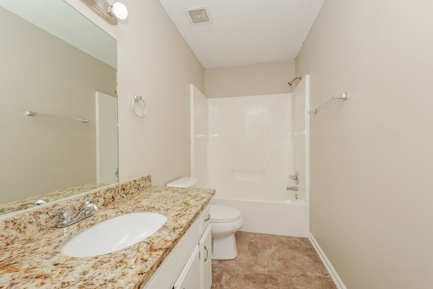 Building Photo - 901 Tal Ln