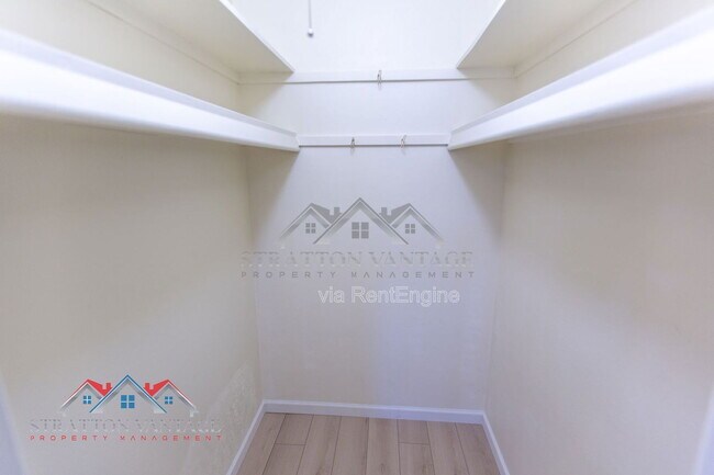 Building Photo - 5706 E Des Moines St