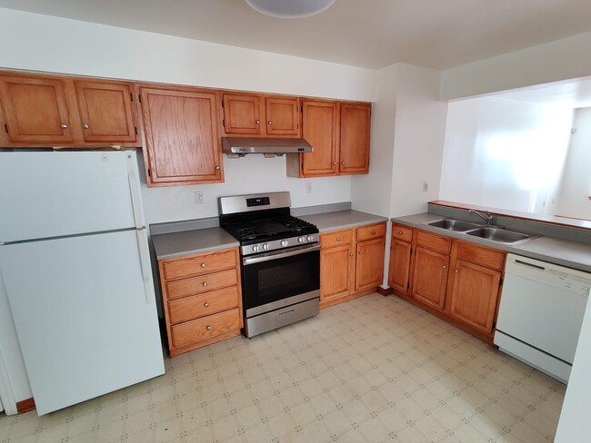 Kitchen - 1213 Poplar St