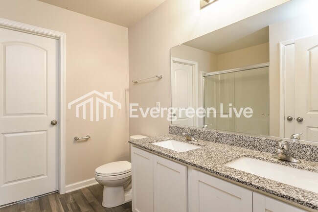 Building Photo - 125 Raymond St