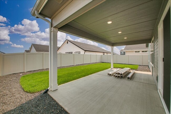 Building Photo - Beautiful 5 Bedroom Home in Nampa, Great L...