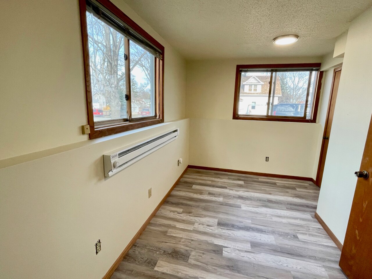 Building Photo - 902 W Lincoln Ave #2