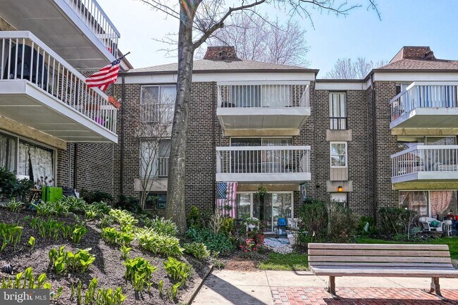 Building Photo - 3322 Hewitt Ave