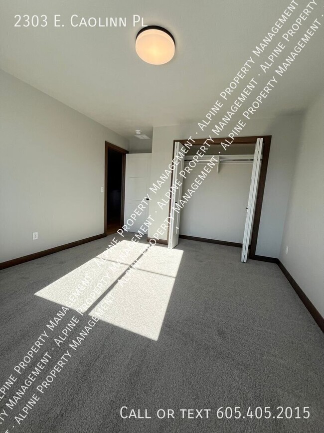 Building Photo - 2303 Caolinn Pl