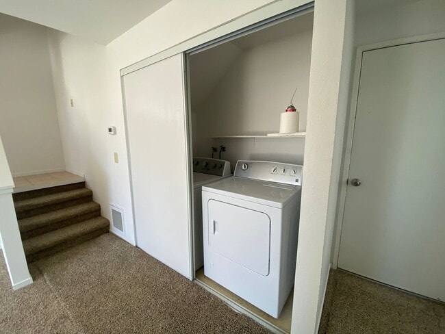 Building Photo - Spacious 2 Bed 2 Bath PG&E & Water Included~
